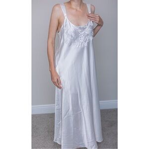 Vintage White Embrodiered Size Large Nightgown Slip Dress by Natori